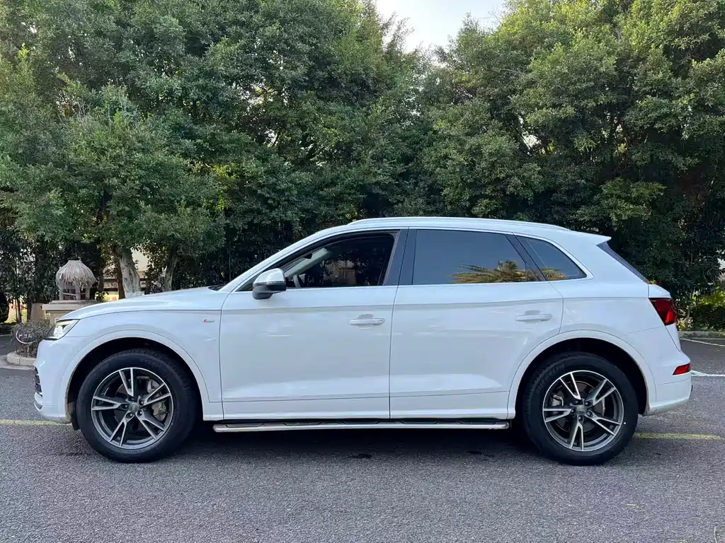 Audi Q5L 2020 40 TFSI enjoys fashionable style купить на сайте DeffCars