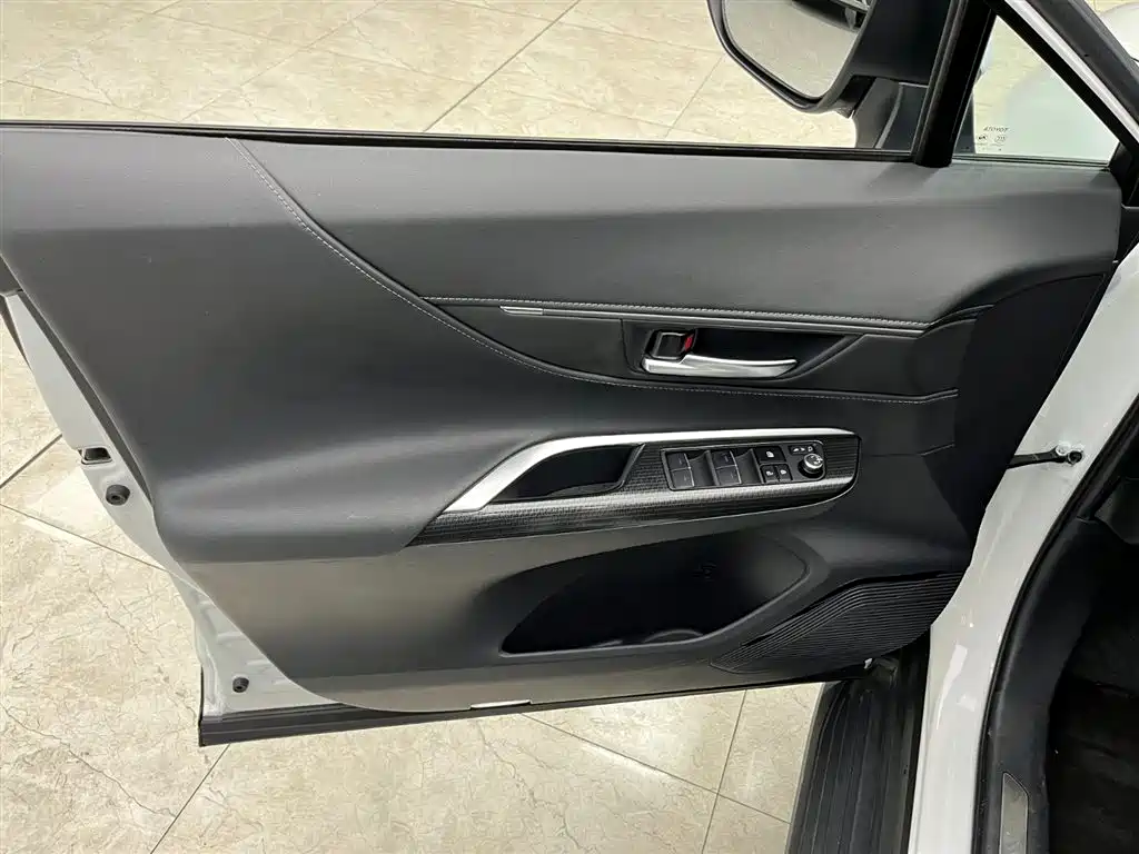 Vesa 2022 2.0L CVT two-wheel drive premium version купить на сайте DeffCars