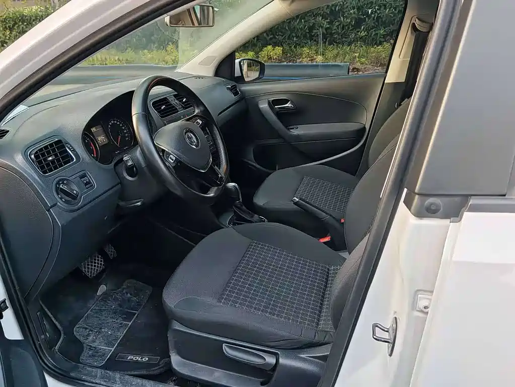 Polo 2016 1.6L automatic comfort model купить на сайте DeffCars