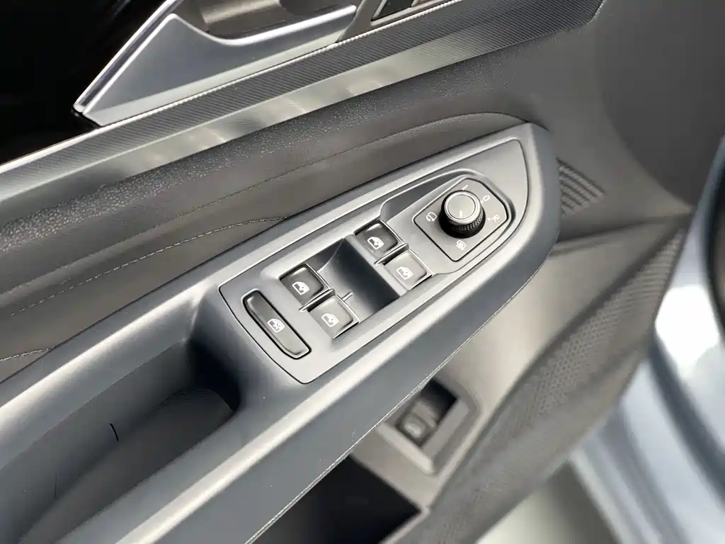 Passat 2022 330TSI Deluxe Edition купить на сайте DeffCars