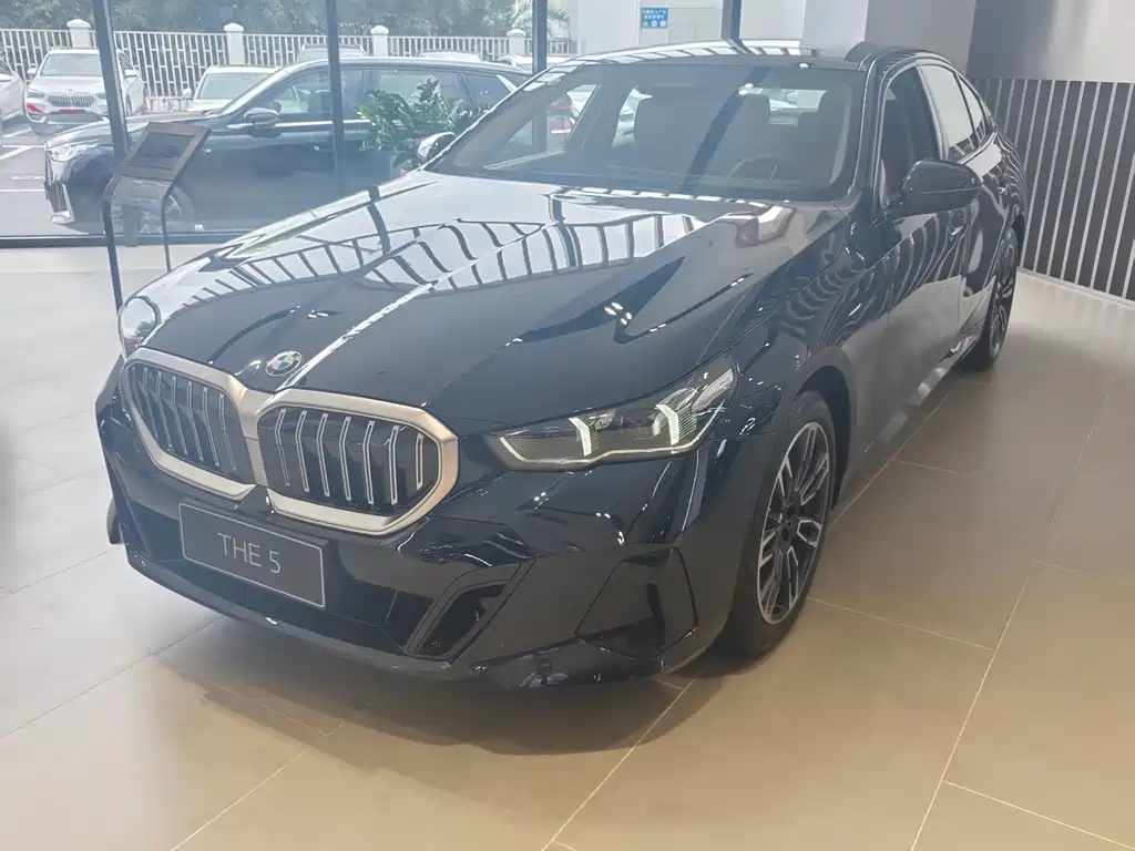 BMW 5 Series 2026 525Li M Sports Package купить на сайте DeffCars