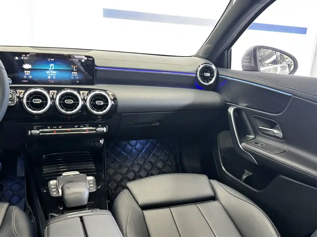 Mercedes-Benz A-Class 2020 Facelift A 200 L Sports Sedan Dynamic Type купить на сайте DeffCars