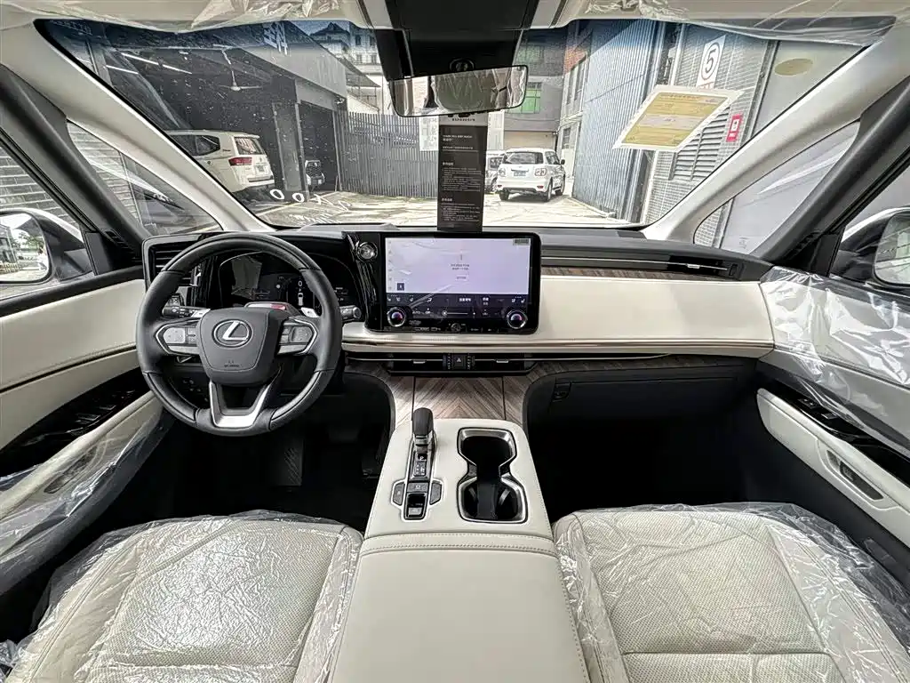 Lexus LM 2025 500h six-seater premium version купить на сайте DeffCars