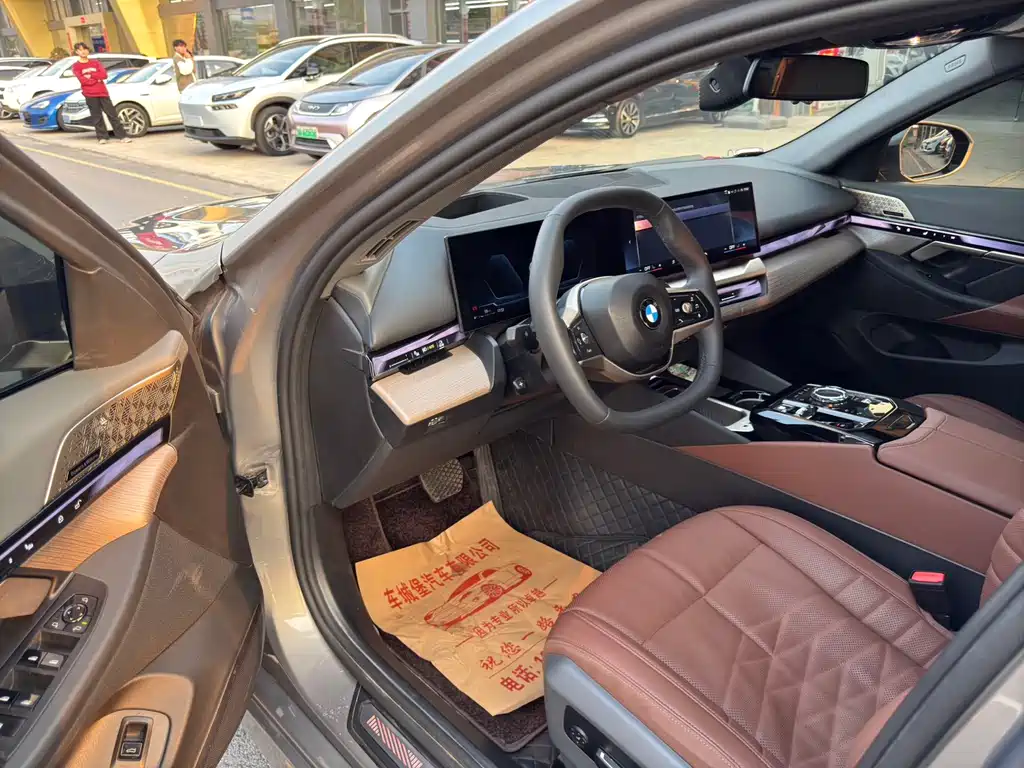 BMW 5 Series 2025 530Li Exclusive Luxury Package купить на сайте DeffCars