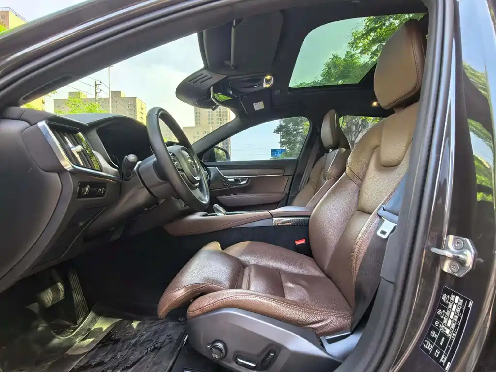 Volvo S90 2021 B5 Zhiyuan Luxury Edition купить на сайте DeffCars