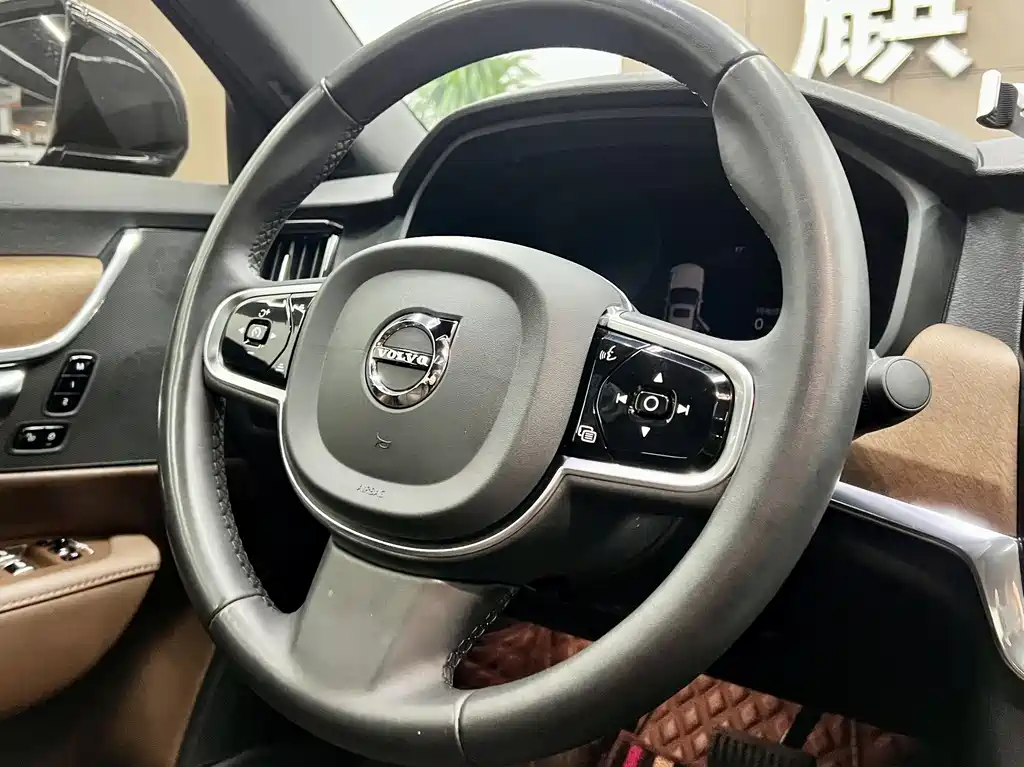 Volvo S90 plug-in hybrid 2024 plug-in hybrid four-wheel drive long range Zhiyi luxury version купить на сайте DeffCars