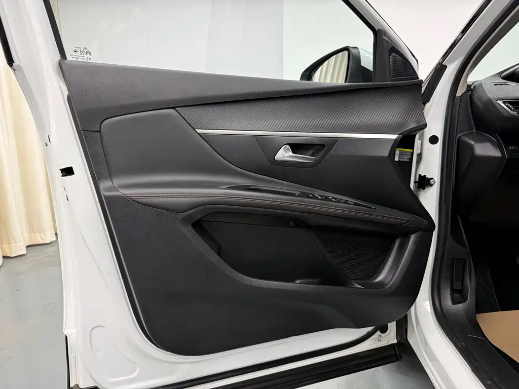 Peugeot 5008 2019 380THP 5-seat elite version купить на сайте DeffCars
