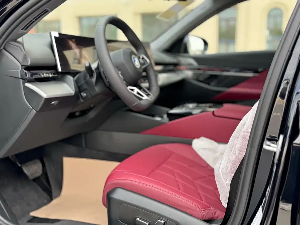 BMW 5 Series 2025 530Li Leading M Sports Package купить на сайте DeffCars