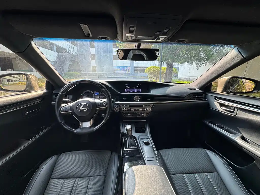 Lexus ES 2015 200 Elite Edition купить на сайте DeffCars