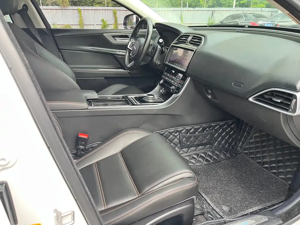 Jaguar XEL 2019 2.0T 200PS Exclusive Edition купить на сайте DeffCars