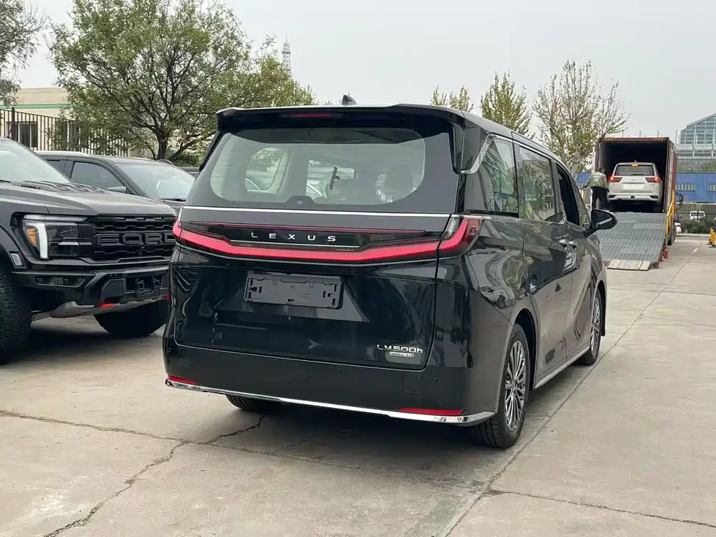 Lexus LM 2025 500h six-seater premium version купить на сайте DeffCars