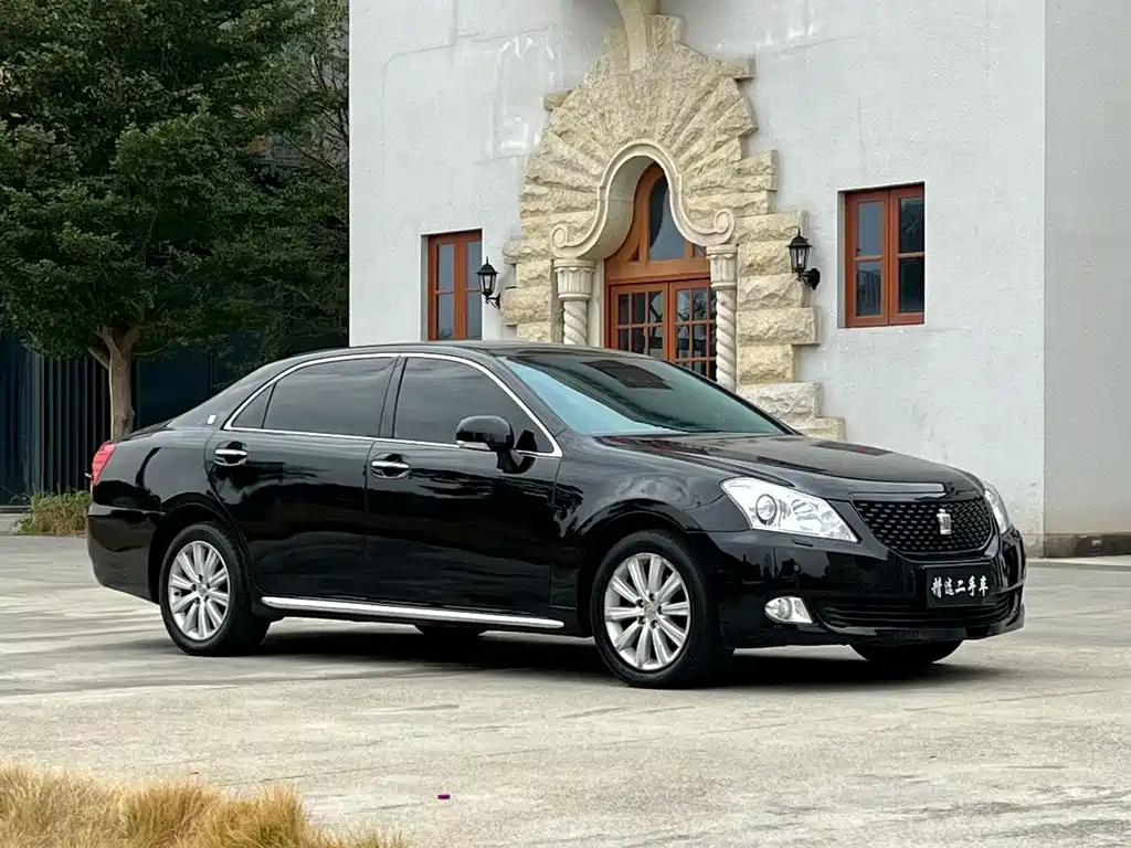 Crown 2011 2.5L Royal leather sunroof special edition купить на сайте DeffCars