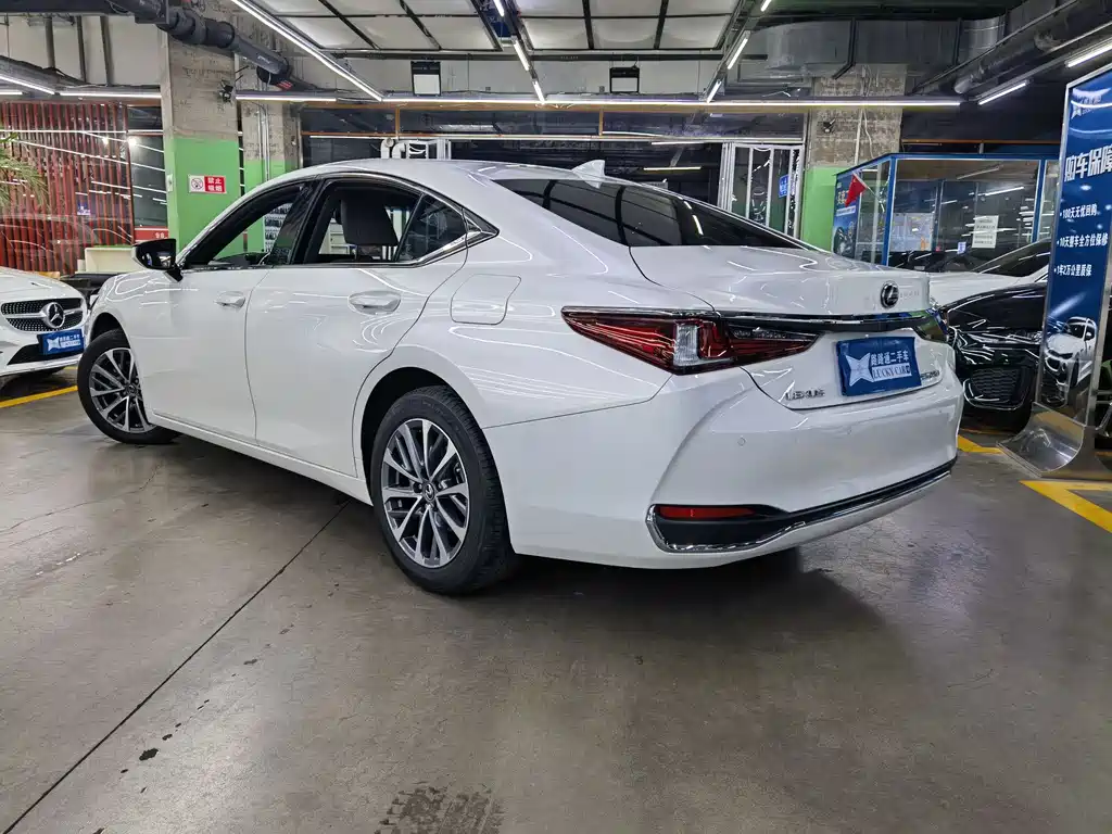 Lexus ES 2023 200 Excellence Edition купить на сайте DeffCars