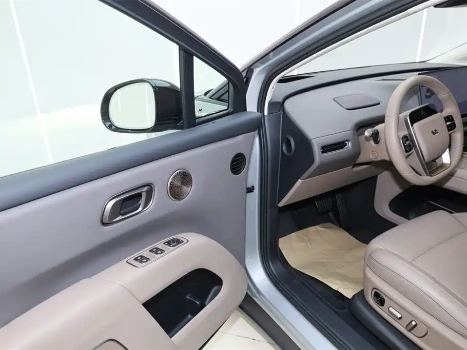 Ideal i8 2025 Standard Edition купить на сайте DeffCars