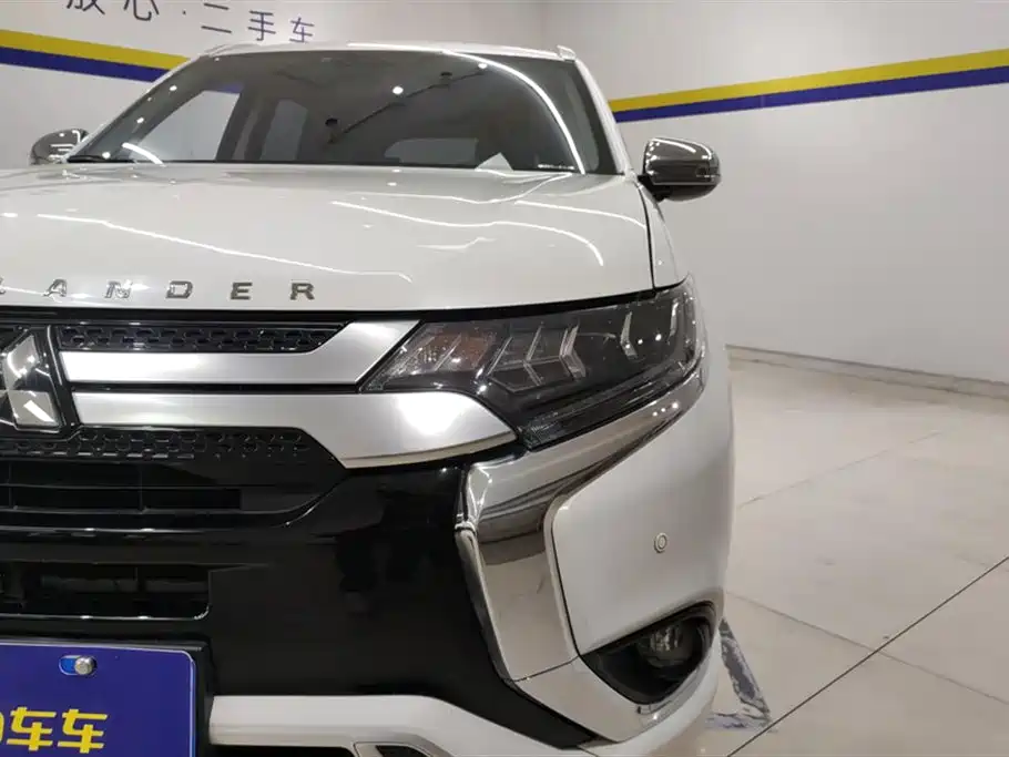Outlander 2021 2.4L four-wheel drive exclusive version, 5 seats купить на сайте DeffCars
