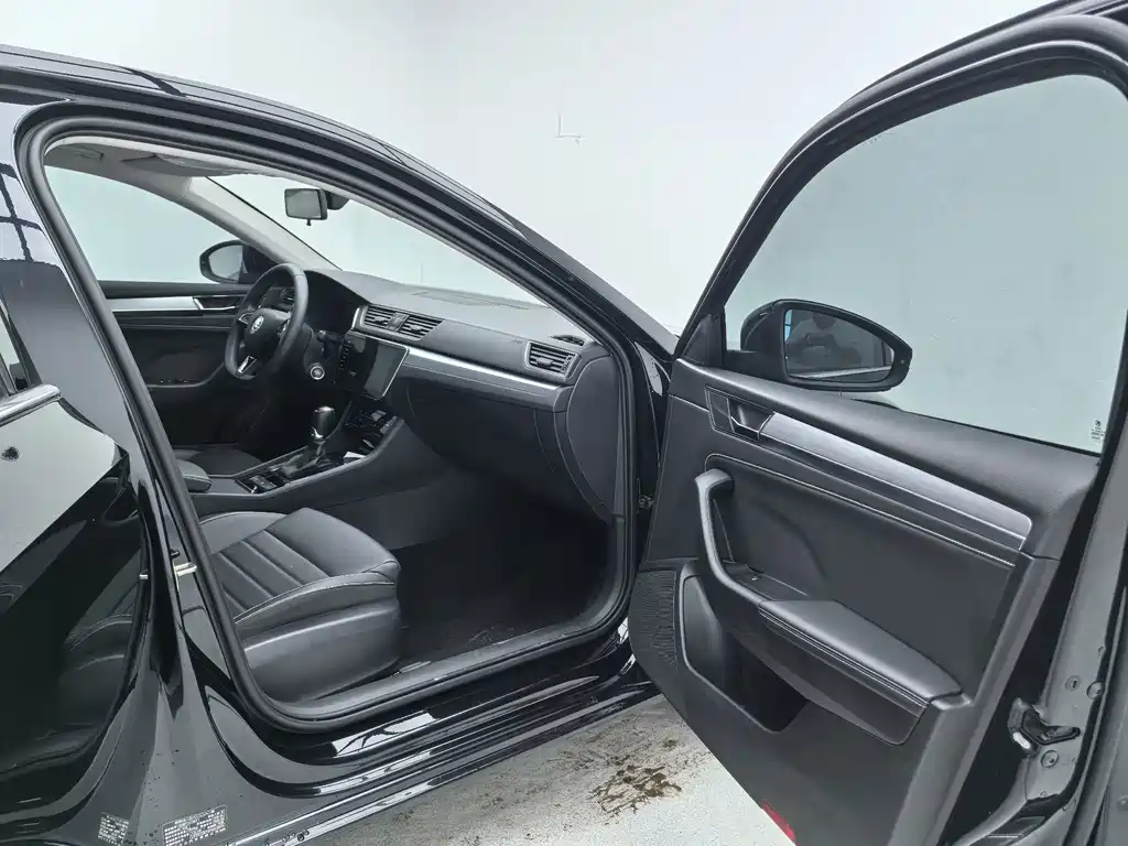 Superb 2023 facelift TSI280 DSG exclusive version купить на сайте DeffCars
