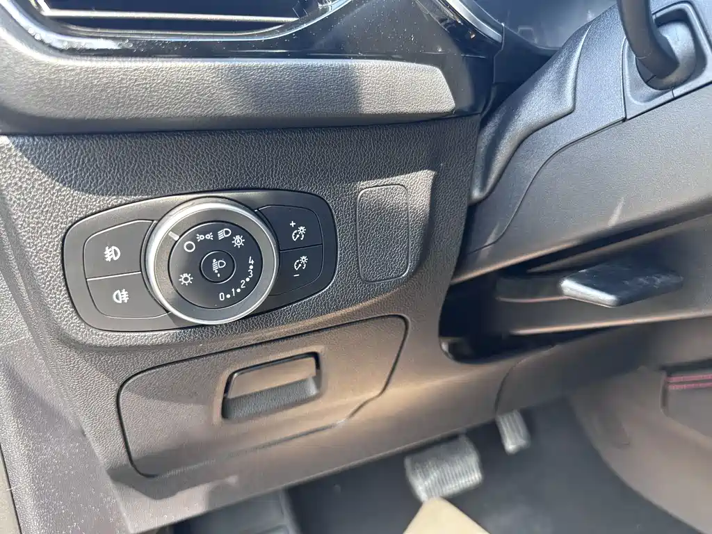 Focus 2022 Hatchback EcoBoost 180 Automatic ST Line купить на сайте DeffCars