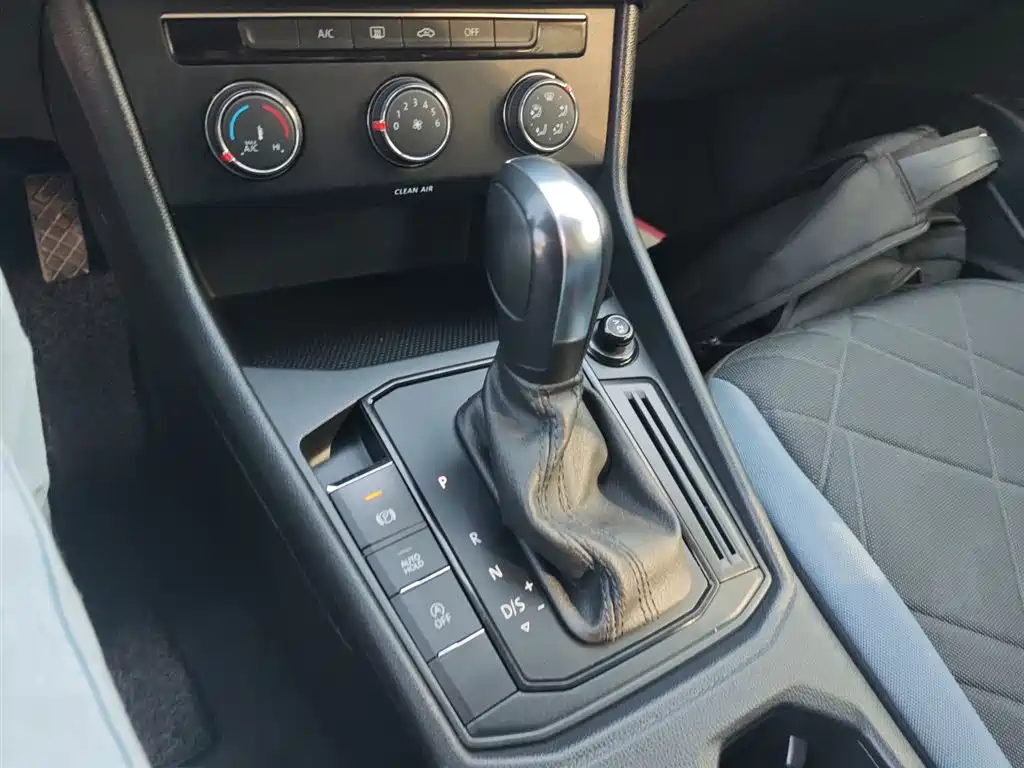 Lavida 2023 1.5L automatic Deyi version купить на сайте DeffCars
