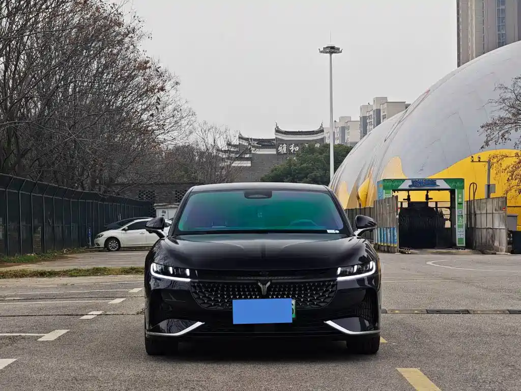 Lantu Chasing Light 2024 PHEV four-wheel drive ultra-long range flagship version купить на сайте DeffCars