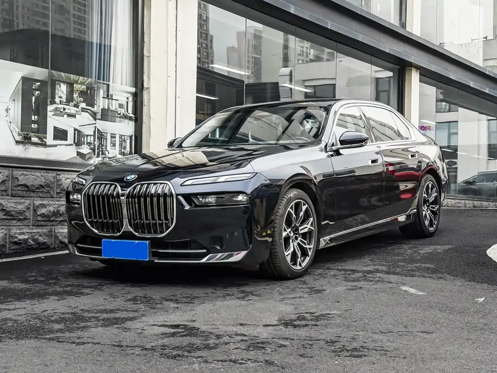 BMW 7 Series 2023 735Li Luxury Package купить на сайте DeffCars