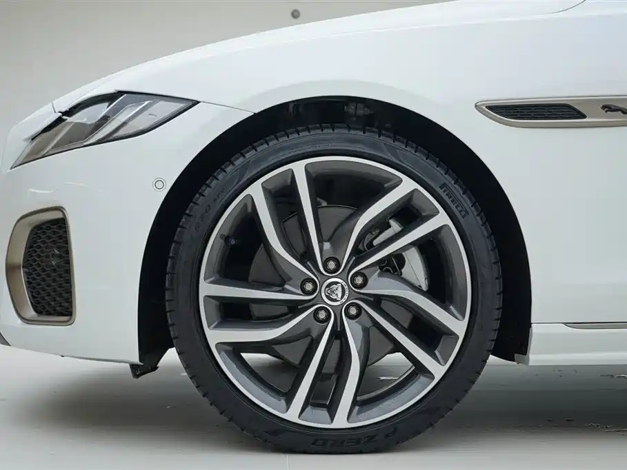 Jaguar XFL 2024 2.0T P300 four-wheel drive flagship sports gold version купить на сайте DeffCars