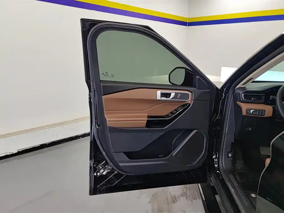 Explorer 2023 EcoBoost 285 four-wheel drive style plus version 7 seats купить на сайте DeffCars