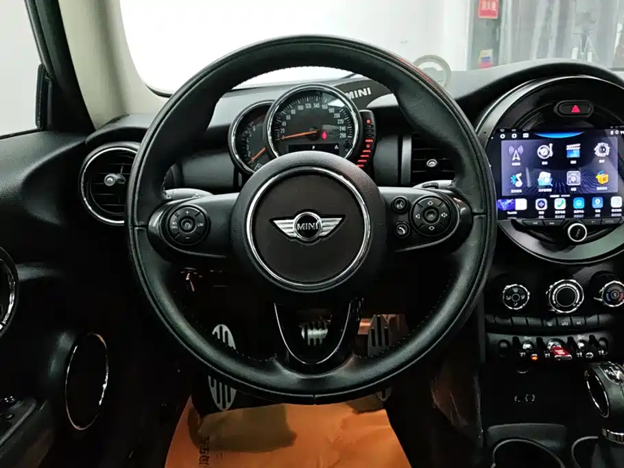 MINI 2016 1.2T ONE Avant-Garde купить на сайте DeffCars