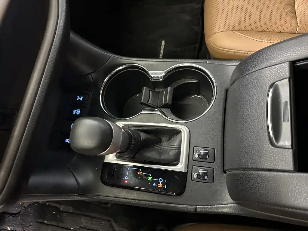 Highlander 2018 2.0T four-wheel drive knight version, 7 seats, National VI купить на сайте DeffCars