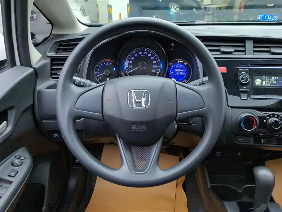 Fit 2016 1.5L LXS CVT Comfort Sunroof Edition купить на сайте DeffCars