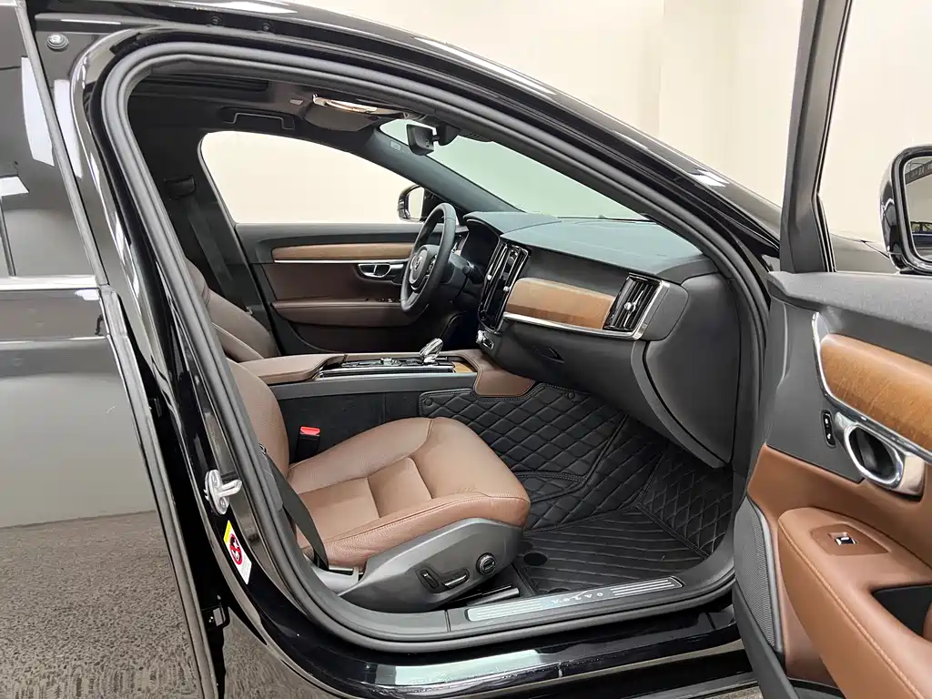 Volvo S90 2024 B5 Zhiyi Luxury Edition купить на сайте DeffCars