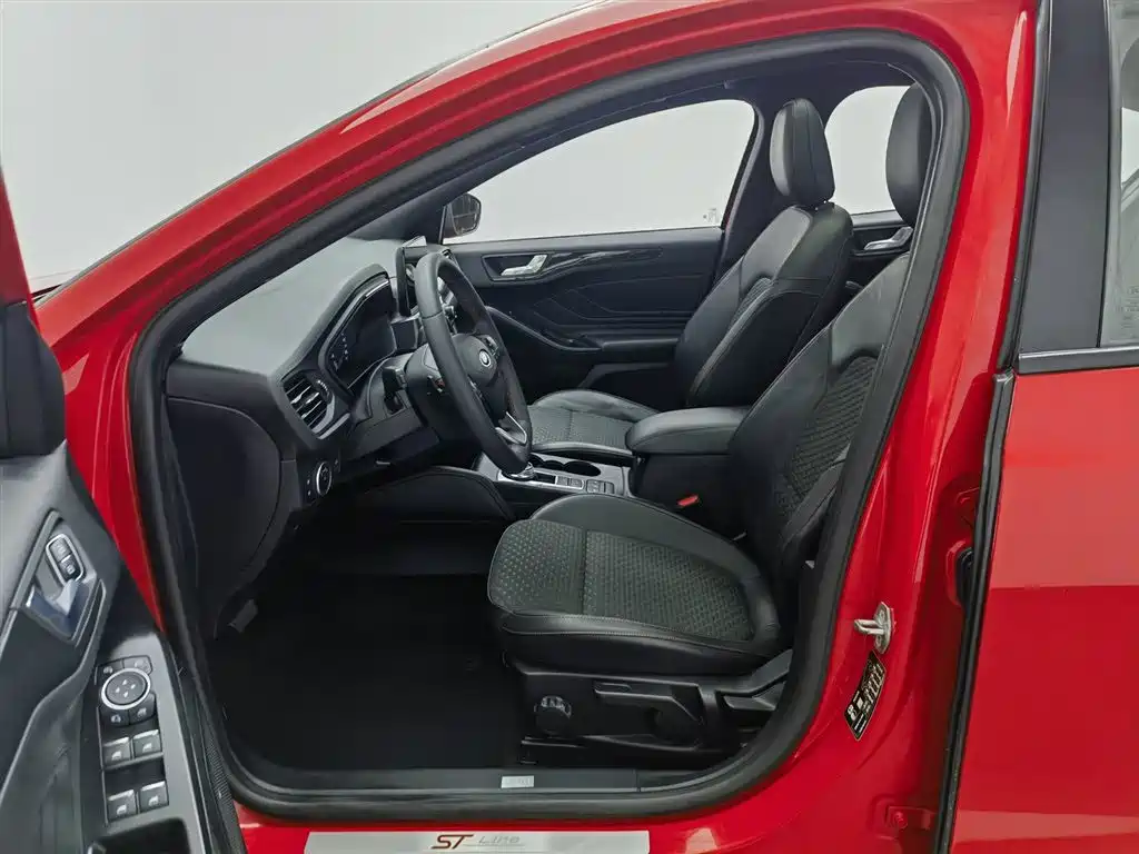 Focus 2020 Sedan EcoBoost 180 Automatic ST Line купить на сайте DeffCars