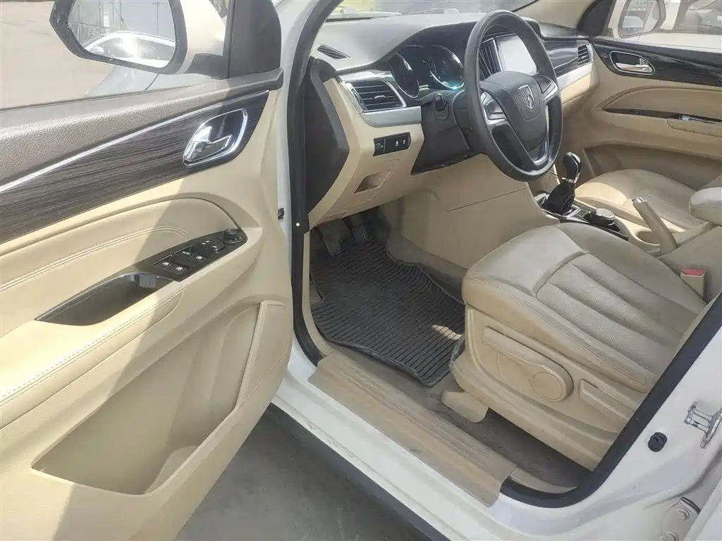 Baojun 730 2016 1.5L manual comfort type 7 seats National V купить на сайте DeffCars