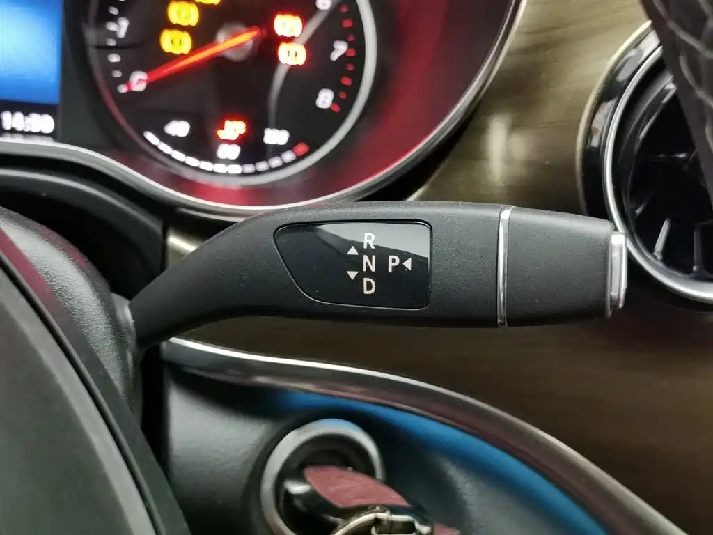 Mercedes-Benz V-Class 2022 V 260 L Long Wheelbase Luxury Edition купить на сайте DeffCars