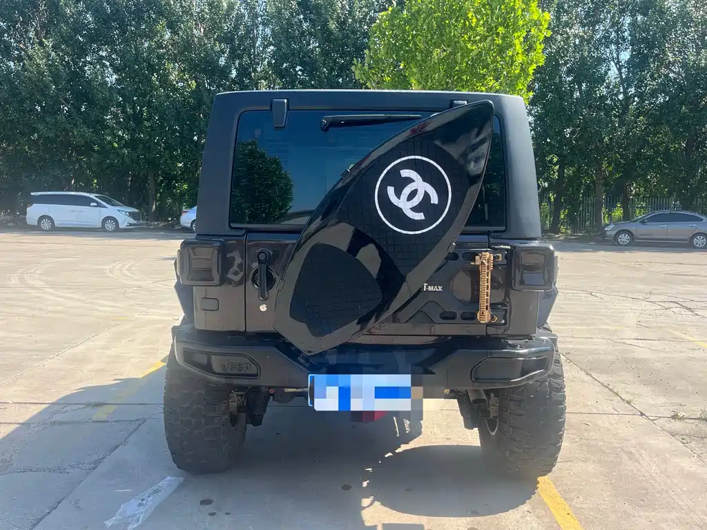 Wrangler 2013 3.6L Sahara four-door version купить на сайте DeffCars
