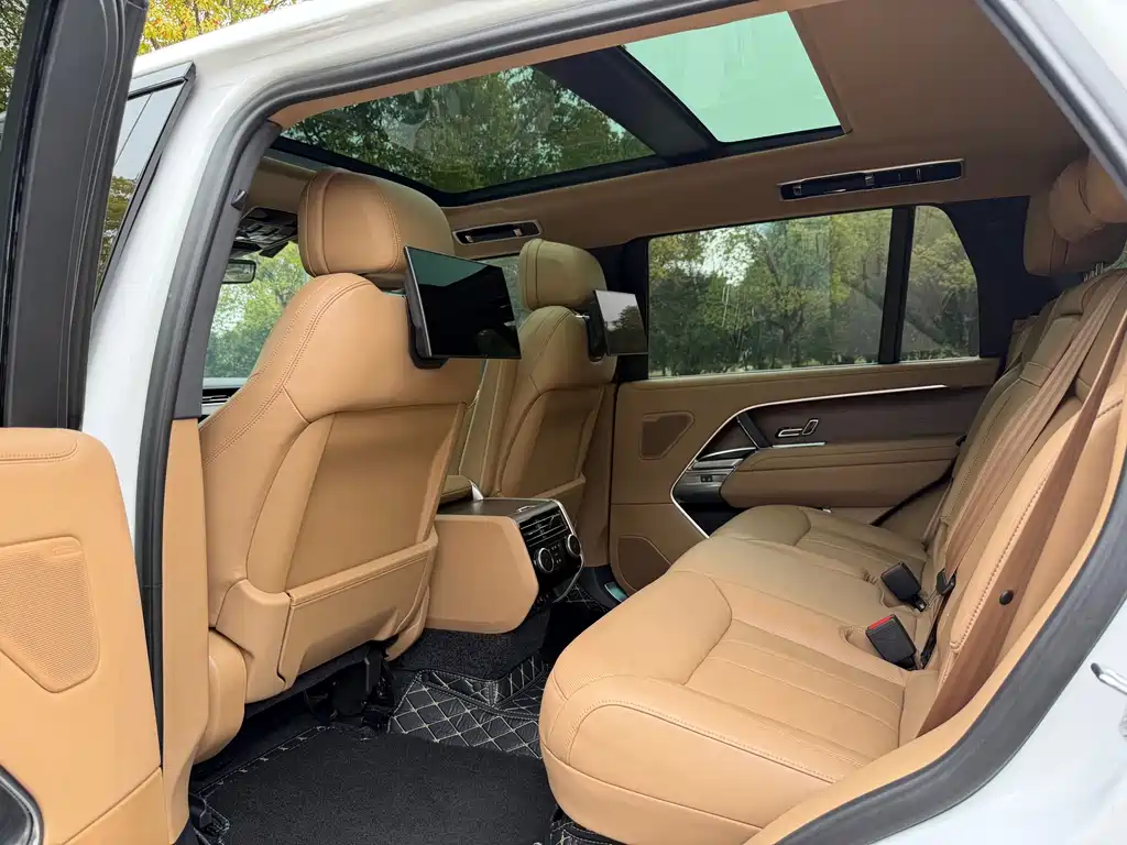 Range Rover 2023 3.0 L6 400PS Genesis Extended Edition купить на сайте DeffCars
