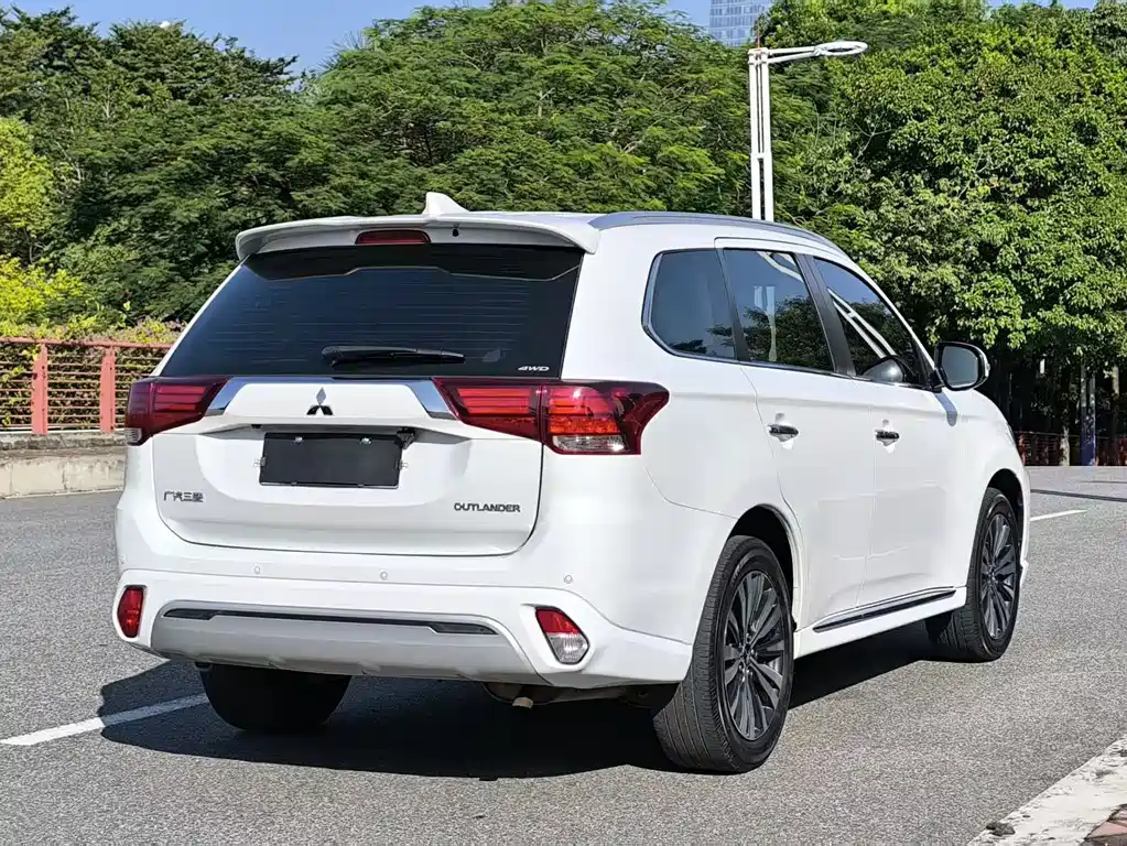 Outlander 2021 2.4L four-wheel drive exclusive version 7 seats купить на сайте DeffCars