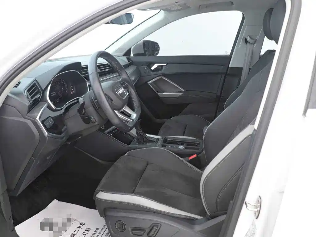 Audi Q3 2023 35 TFSI Fashionable and Dynamic (1.5T) купить на сайте DeffCars