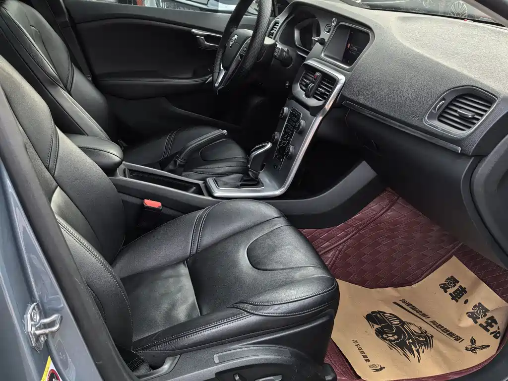Volvo V40 2018 T3 Zhiya Edition купить на сайте DeffCars