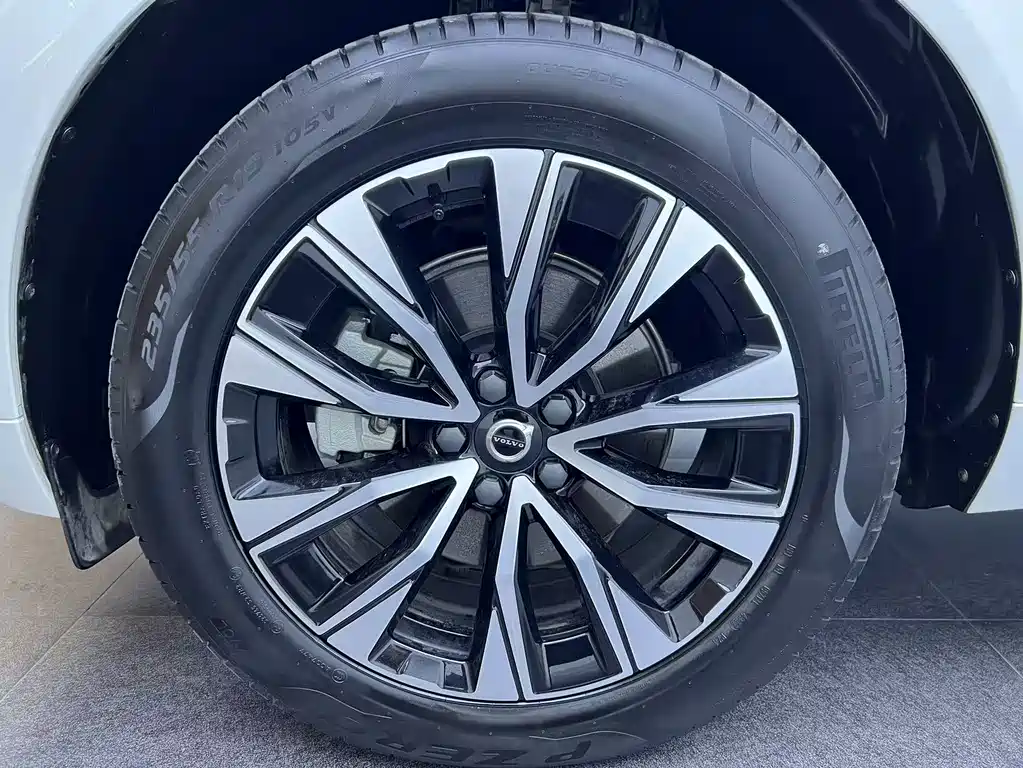 Volvo XC60 2023 B5 four-wheel drive Zhiyuan Deluxe Edition купить на сайте DeffCars