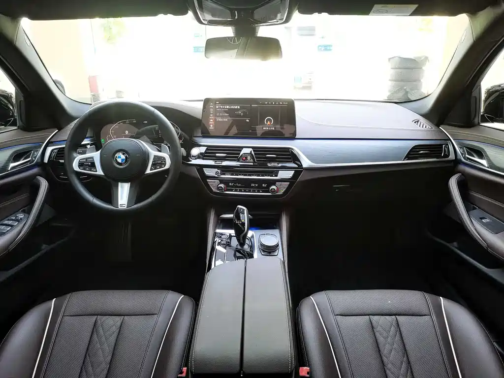 BMW 5 Series 2022 530Li Leading M Sports Package купить на сайте DeffCars