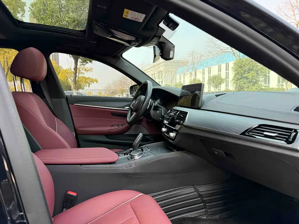 BMW 5 Series 2021 530Li Leading M Sports Package купить на сайте DeffCars