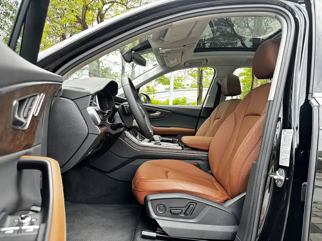 Audi Q7 2025 55 TFSI quattro S line sports купить на сайте DeffCars