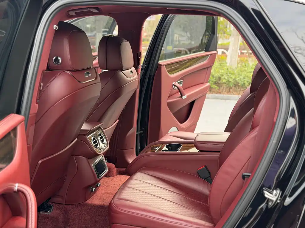Bentayga 2018 4.0T V8 купить на сайте DeffCars