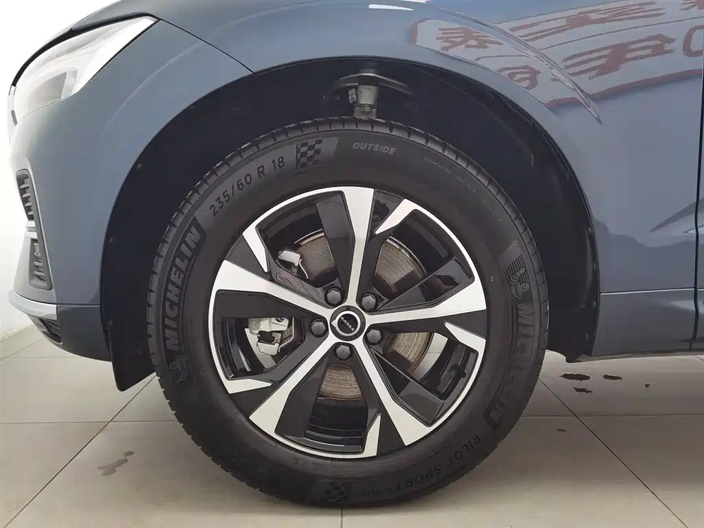 Volvo XC60 2026 B5 four-wheel drive Zhiyi Luxury Edition купить на сайте DeffCars