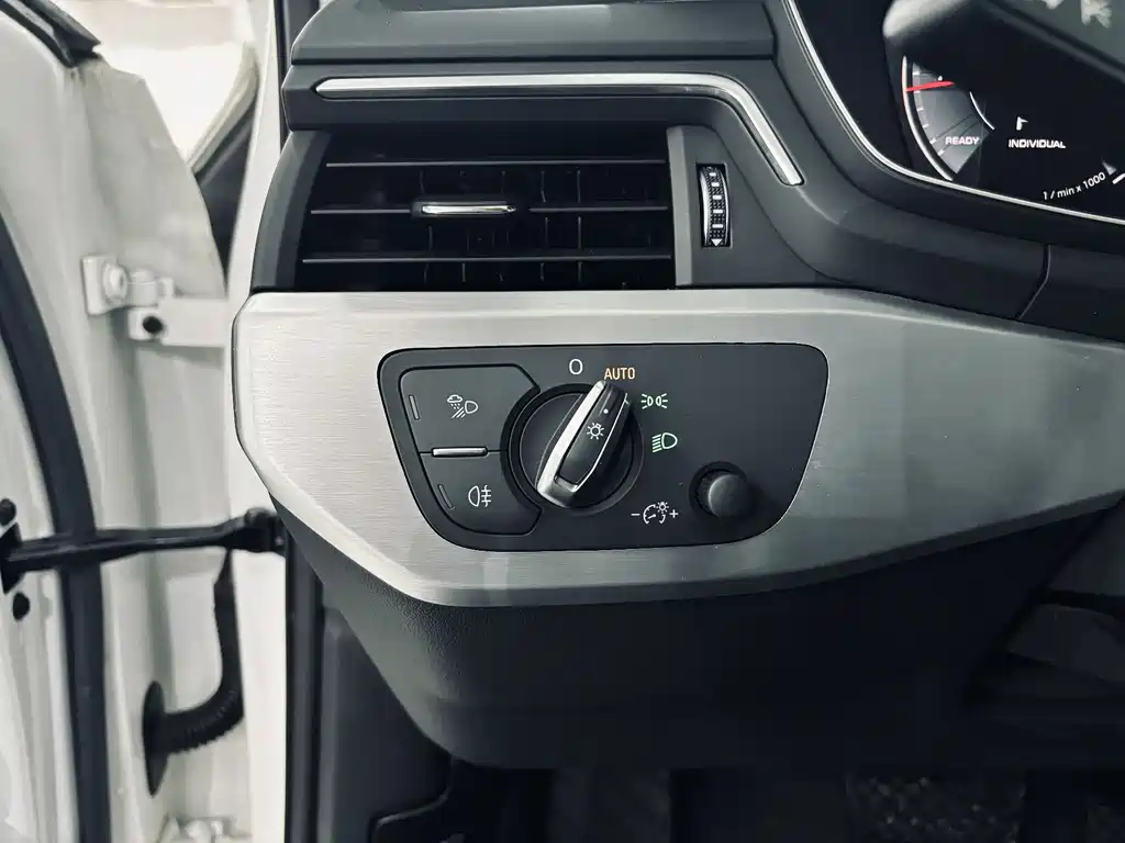 Audi A4L 2020 40 TFSI Fashionable and Dynamic купить на сайте DeffCars