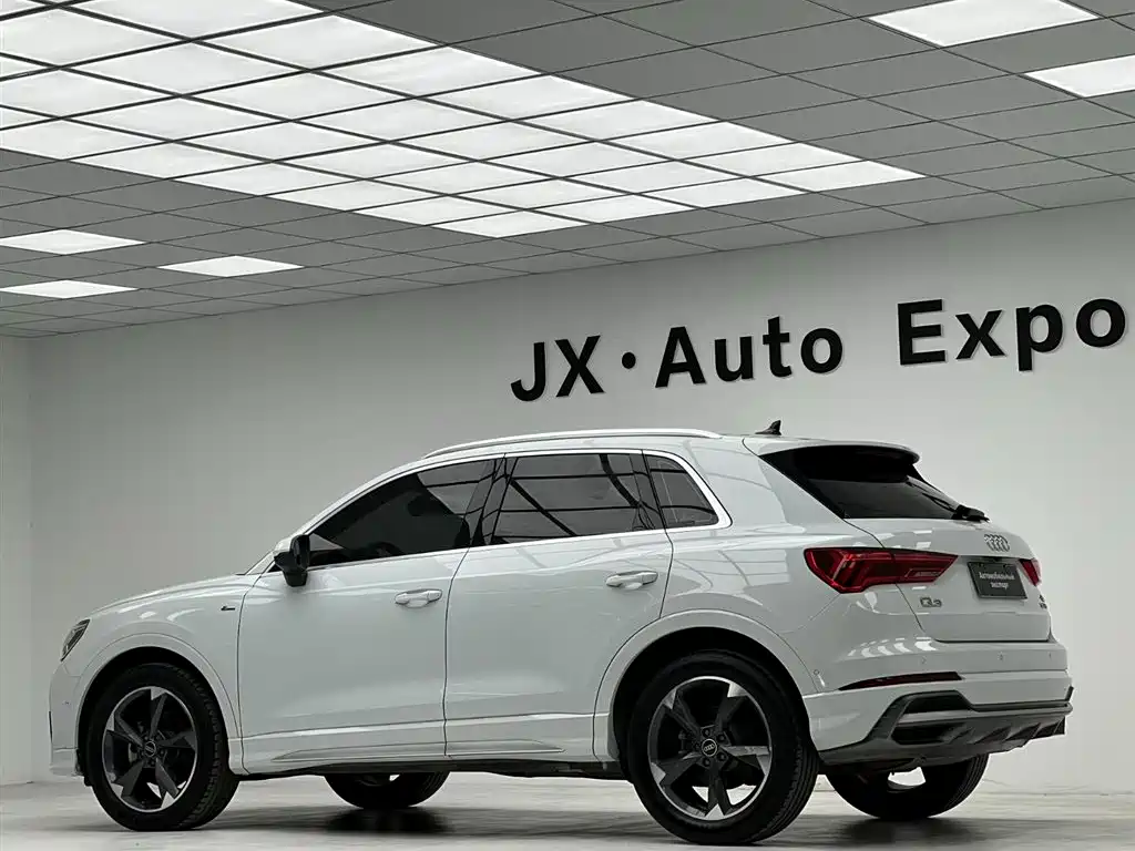 Audi Q3 2022 35 TFSI Fashionable and Dynamic купить на сайте DeffCars