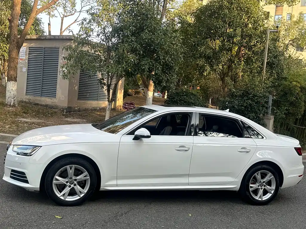 Audi A4L 2018 30th Anniversary Model 40 TFSI Enterprising купить на сайте DeffCars