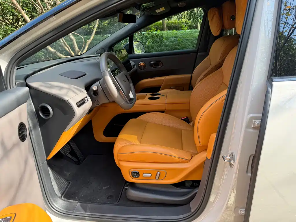Ideal i8 2025 Standard Edition купить на сайте DeffCars