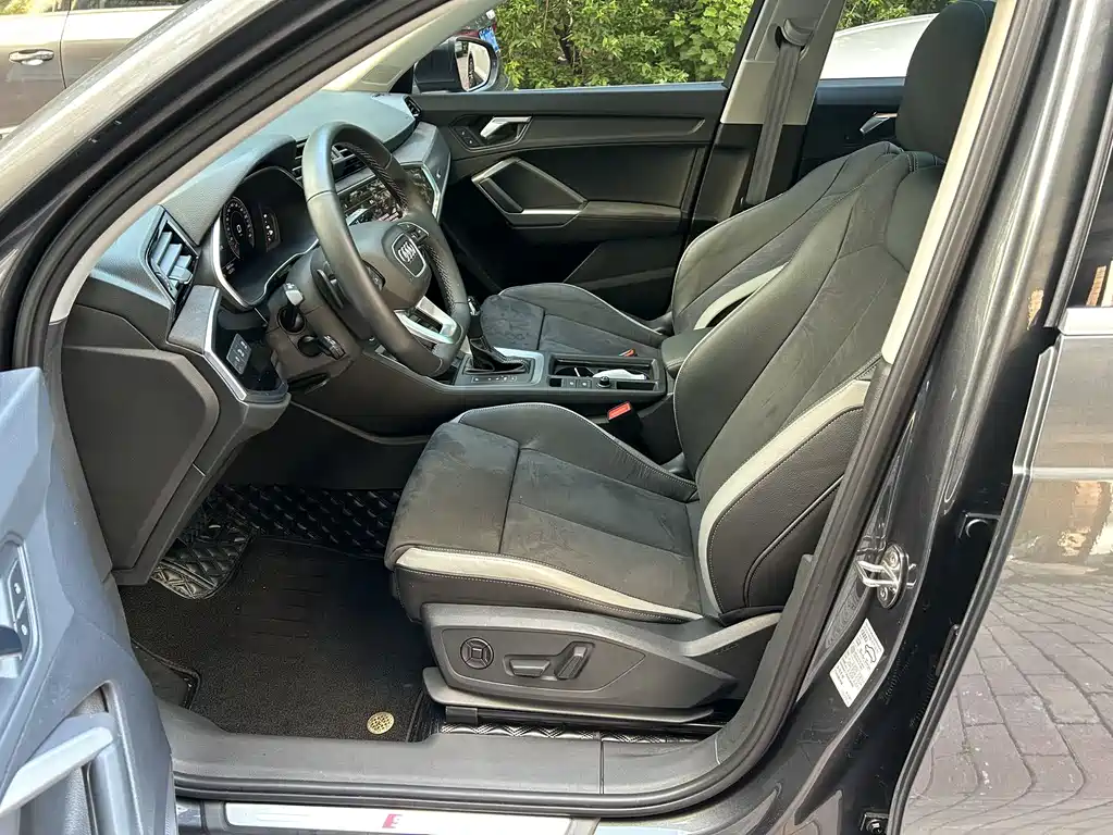 Audi Q3 2023 35 TFSI Fashionable and Dynamic (1.4T) купить на сайте DeffCars