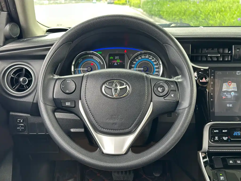 Corolla 2017 facelift dual engine 1.8L E-CVT leading version купить на сайте DeffCars